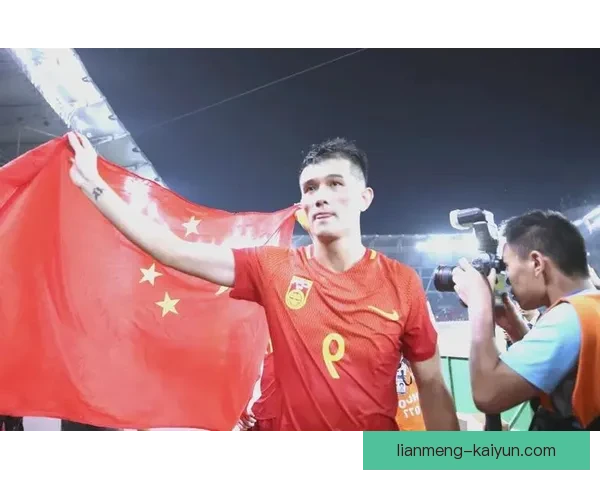 国足备战亚洲杯全力冲刺 新星表现引发球迷期待